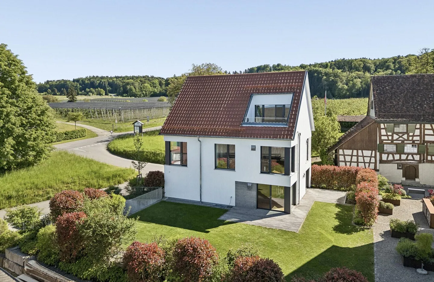 Casa unifamiliare di design in posizione fiscalmente vantaggiosa - Foto 1 di 7