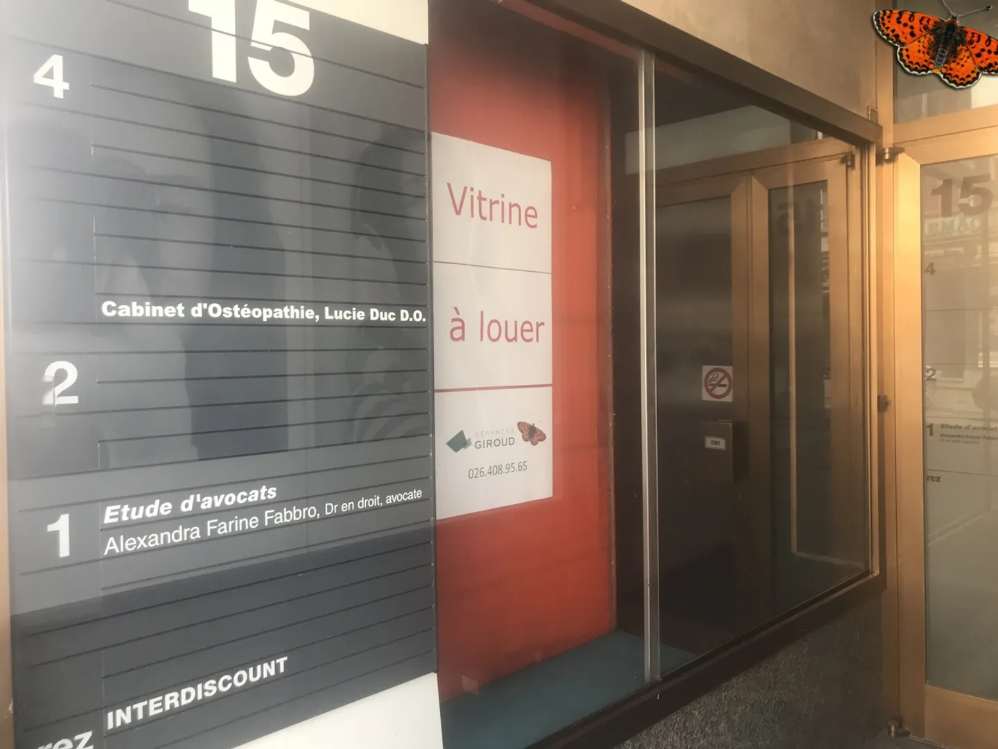 Vitrine à louer - Photo 2 sur 4