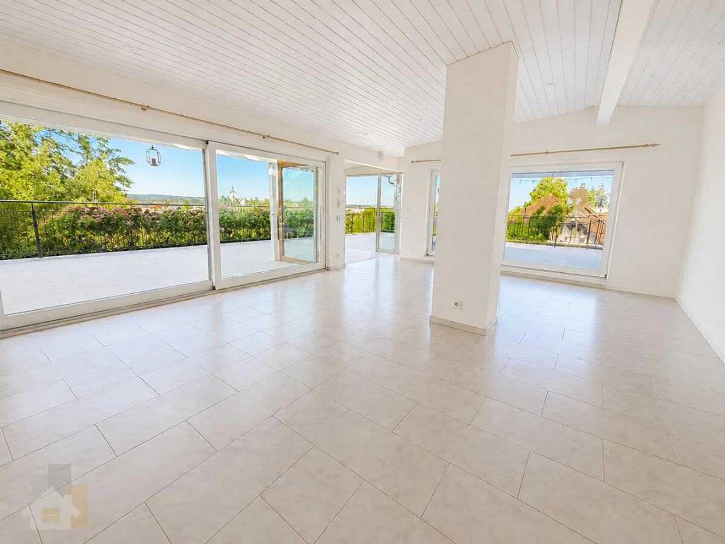 Penthouse apartment with 230 m2 terrace, private lift and lake view - Photo 1 of 15