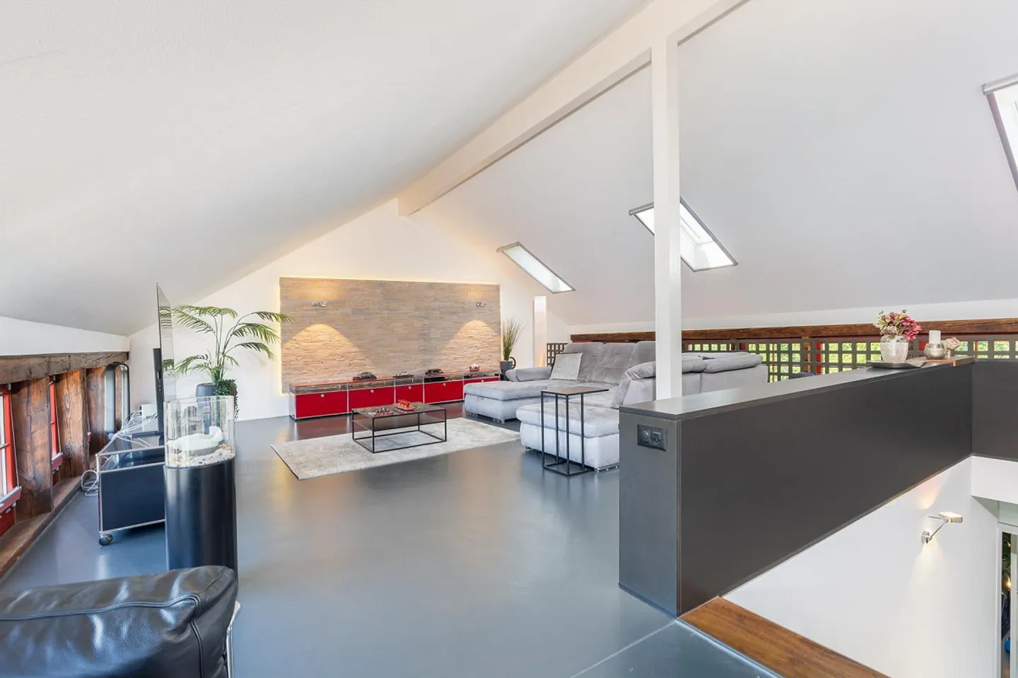 Exclusive 4.5-room penthouse loft on 2 floors – Trendy living with style - Photo 1 of 25