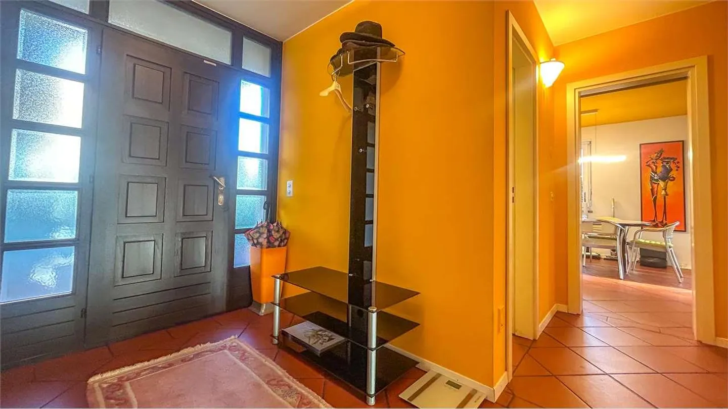 ELEGANT SINGLE VILLA WITH GARDEN IN A STRATEGIC AREA - Photo 2 of 10