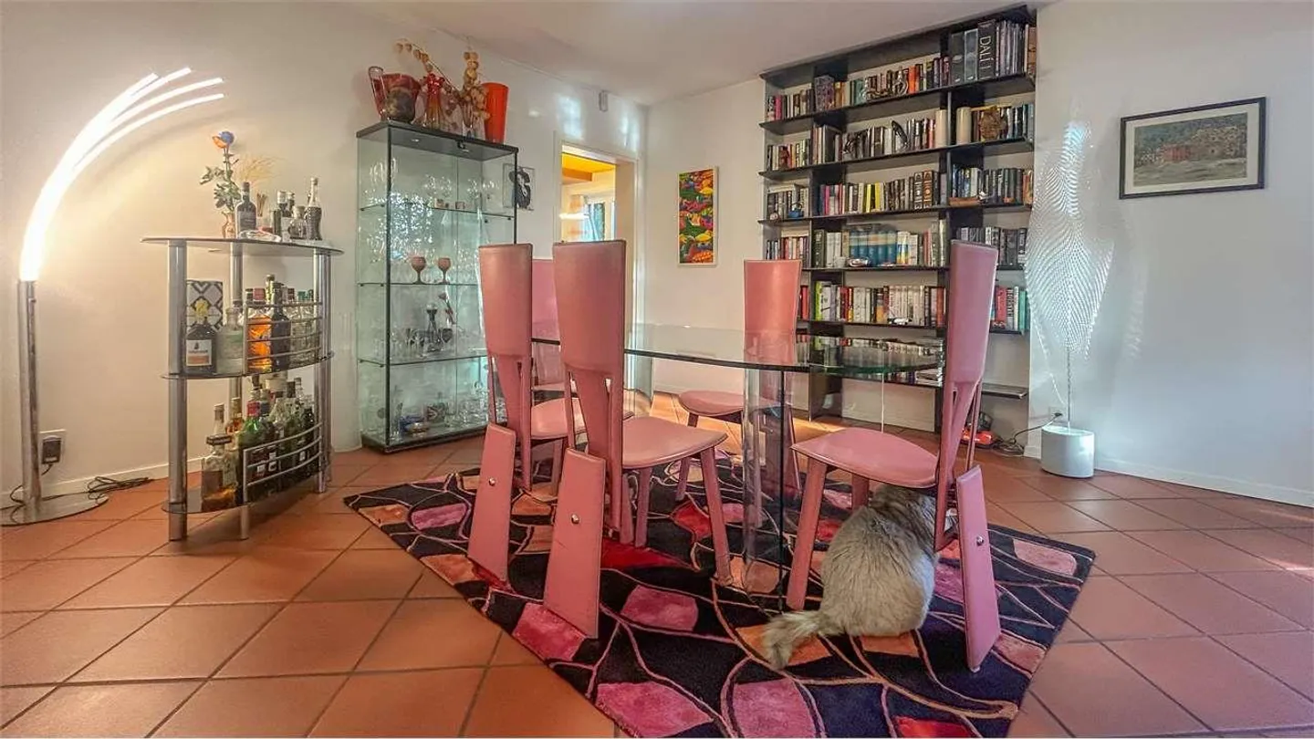 ELEGANT SINGLE VILLA WITH GARDEN IN A STRATEGIC AREA - Photo 3 of 10