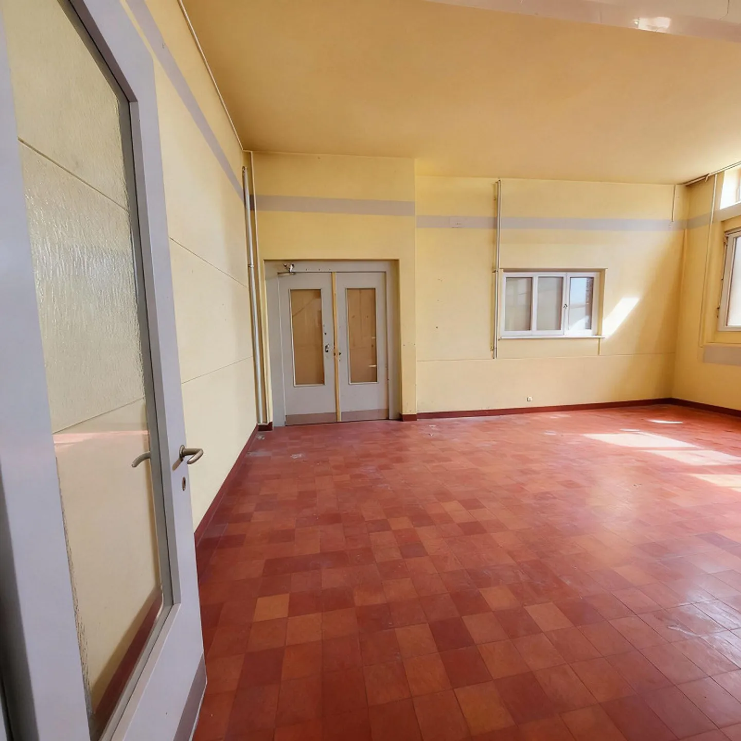 Gewerbe-, Bürofläche am Bahnhof Nieder- Oberurnen - Foto 8 von 8
