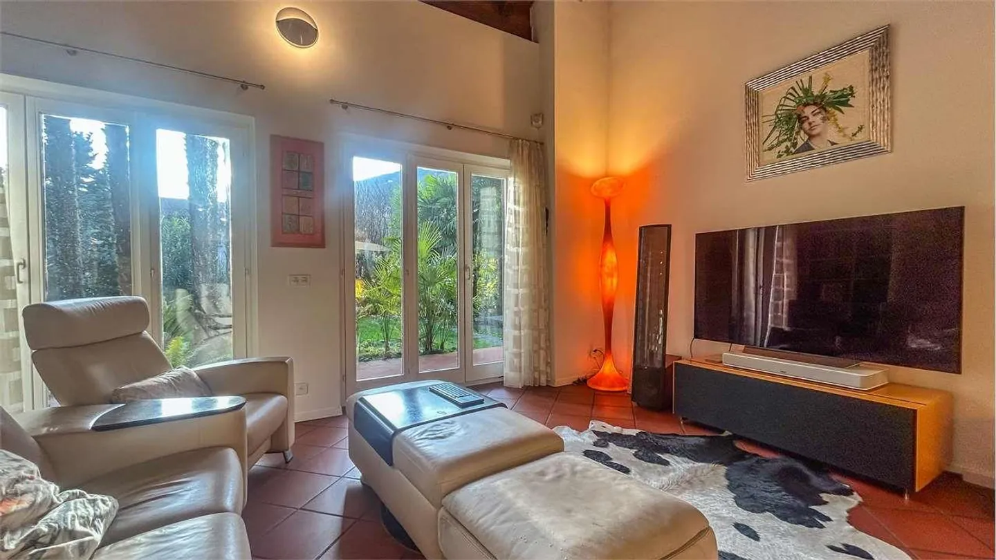 ELEGANT SINGLE VILLA WITH GARDEN IN A STRATEGIC AREA - Photo 7 of 10