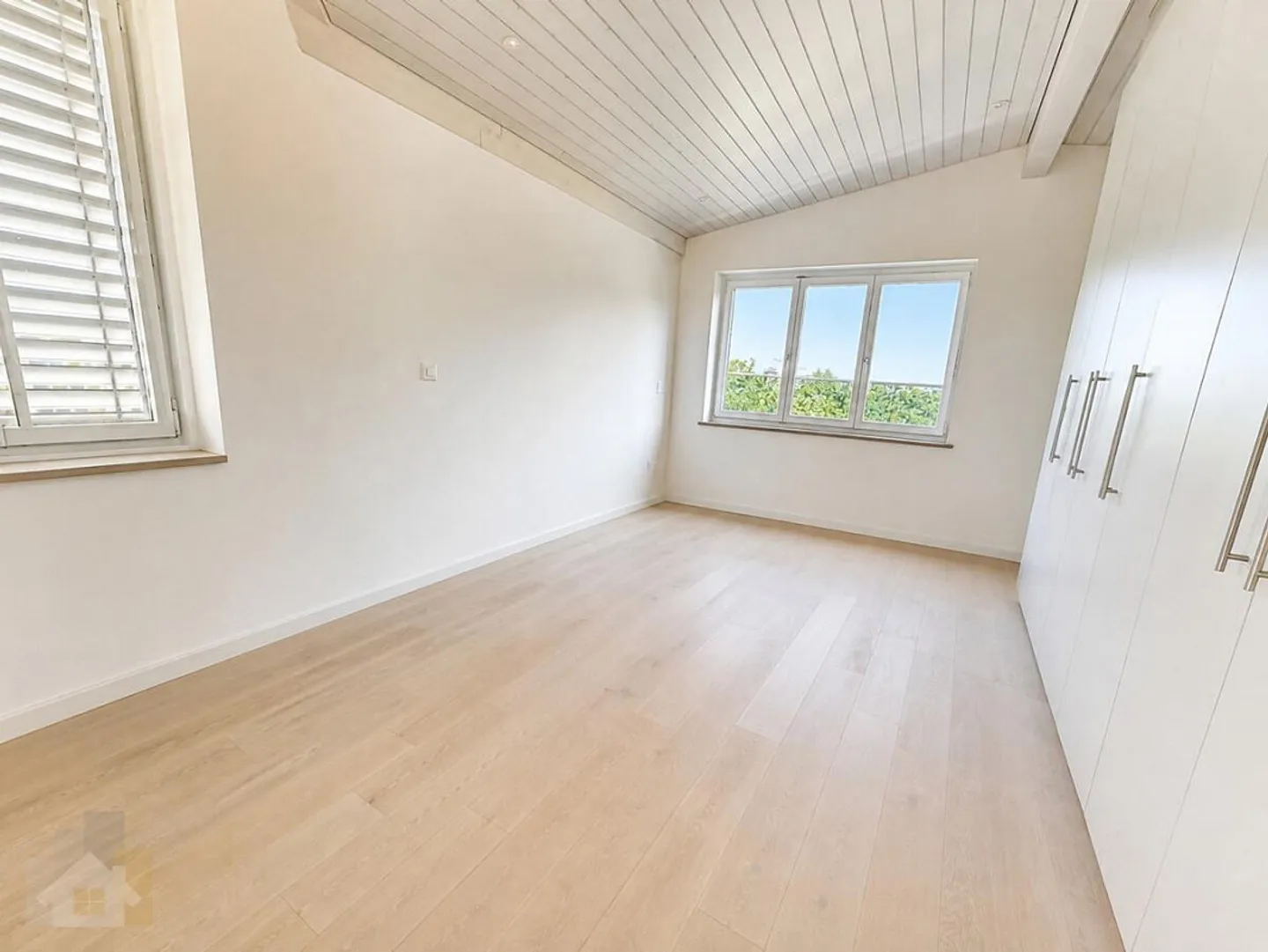 Penthouse apartment with 230 m2 terrace, private lift and lake view - Photo 2 of 15