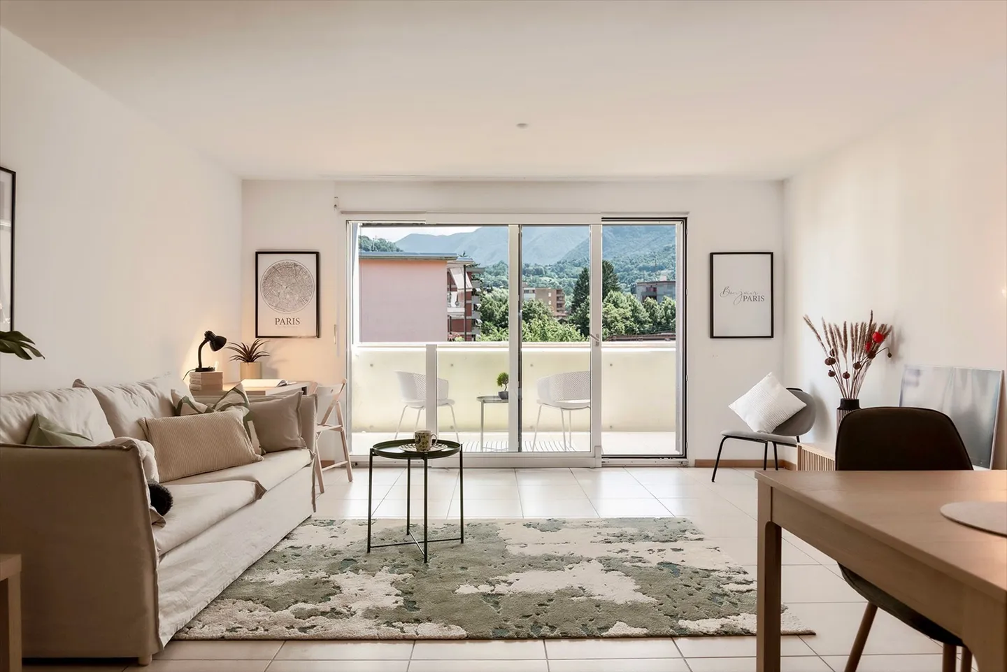 Appartement dans un endroit calme. Les deux premiers mois de stationnement gratuits - Photo 1 sur 8