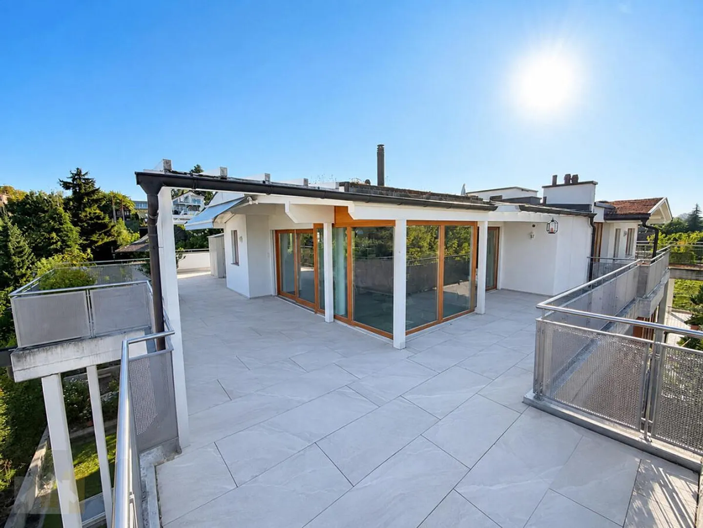 Penthouse apartment with 230 m2 terrace, private lift and lake view - Photo 6 of 15