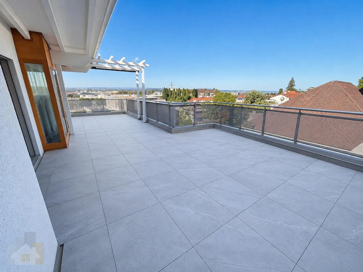 Penthouse apartment with 230 m2 terrace, private lift and lake view - Photo 7 of 15