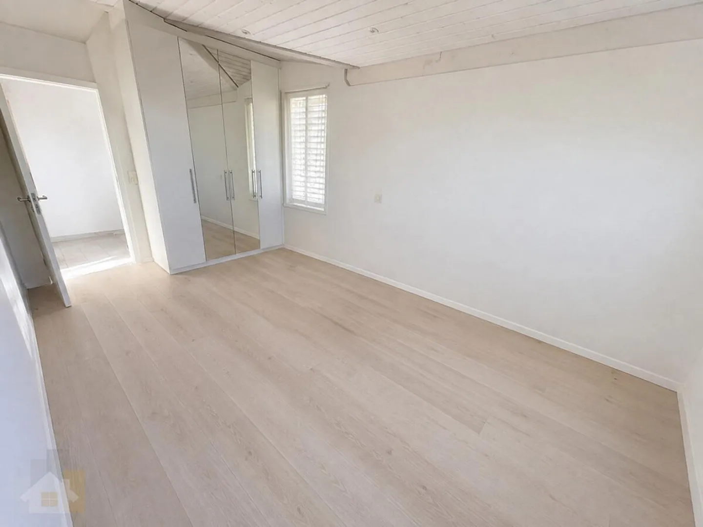Penthouse apartment with 230 m2 terrace, private lift and lake view - Photo 12 of 15