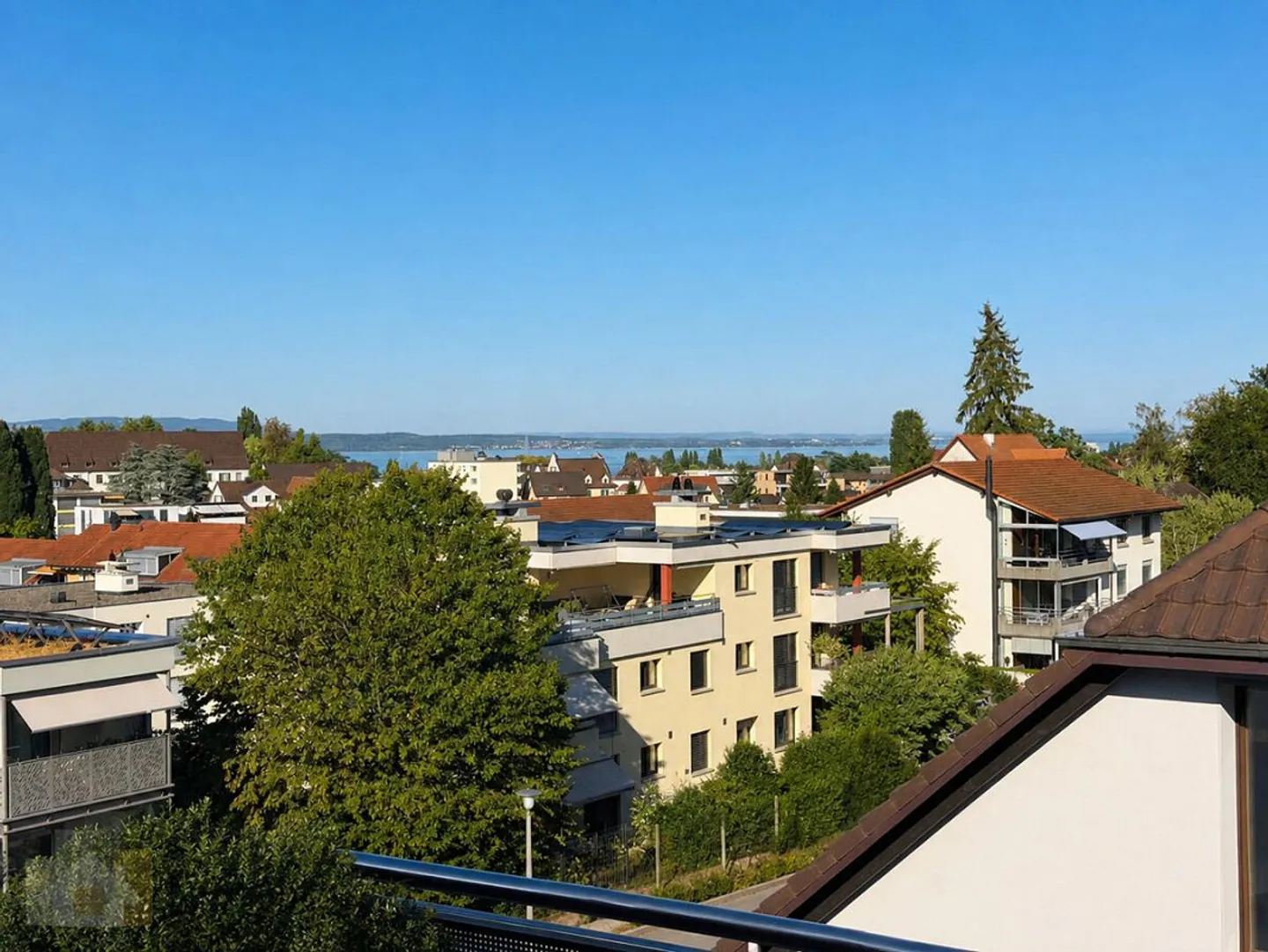 Penthouse apartment with 230 m2 terrace, private lift and lake view - Photo 8 of 15