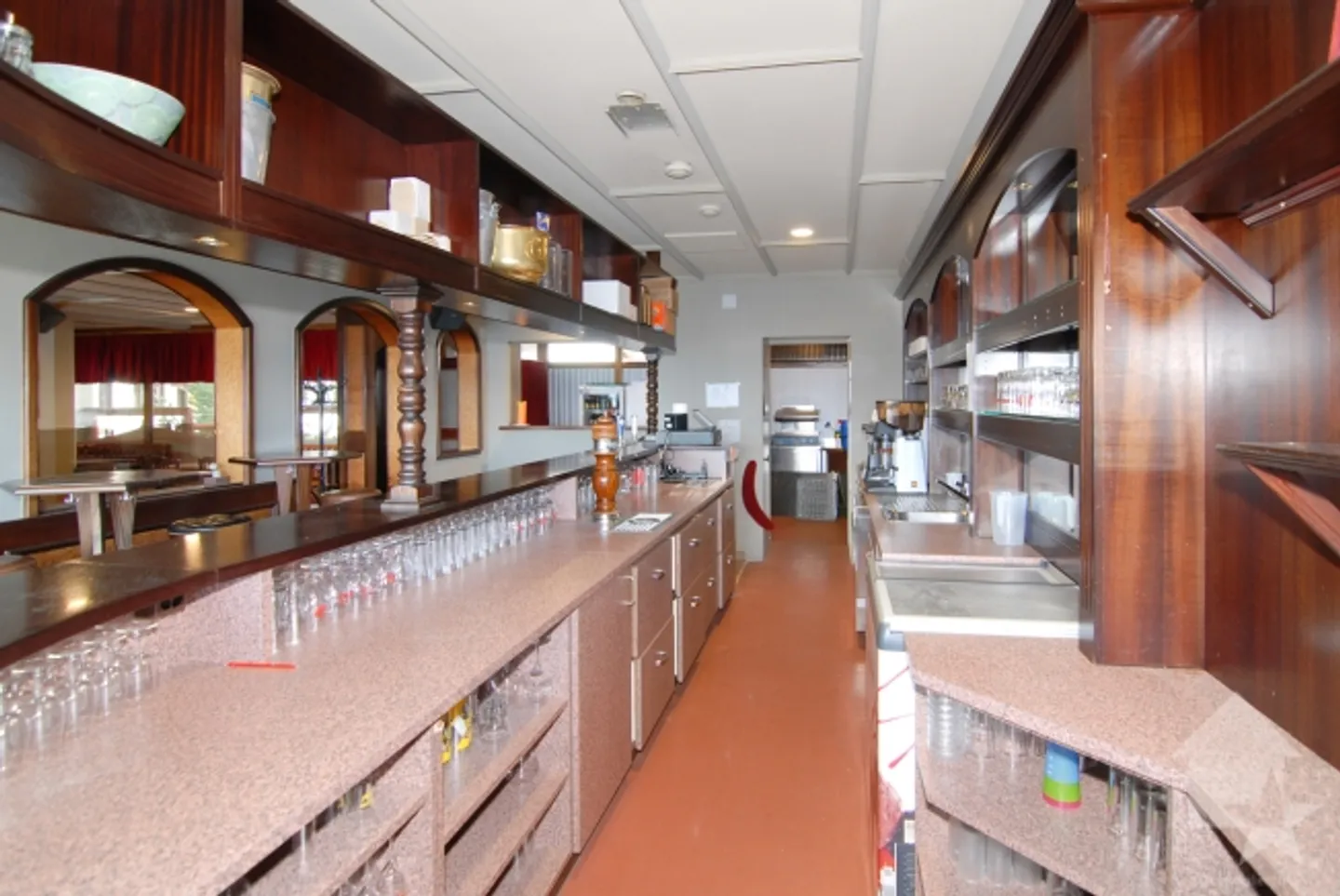 «Pub "Le Péché Mignon" à Thyon 2000 (Réaffectation possible)» - Photo 4 sur 20