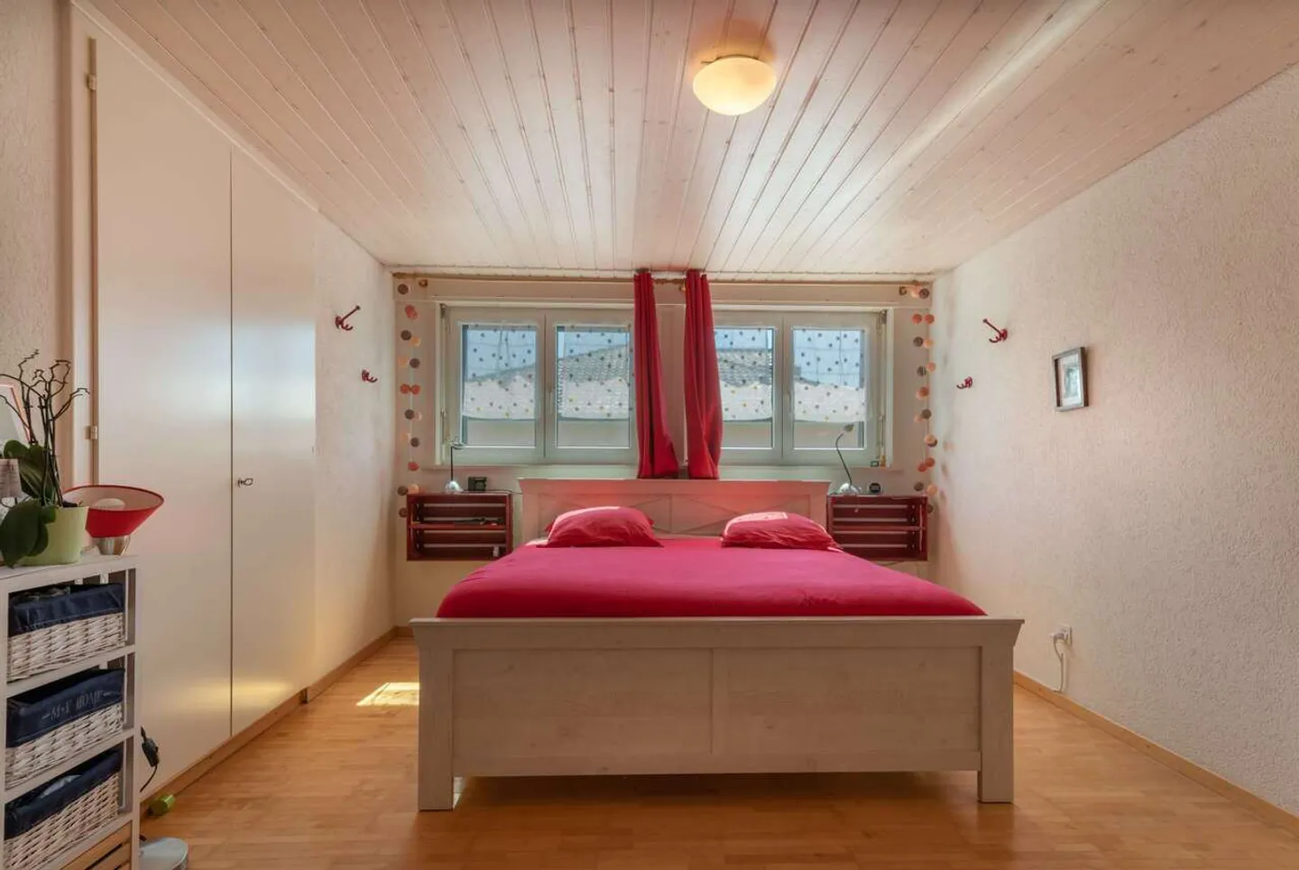 4,5 parfaitement situé, avec vue sur le quartier, avec balcon et vue - Photo 3 sur 4