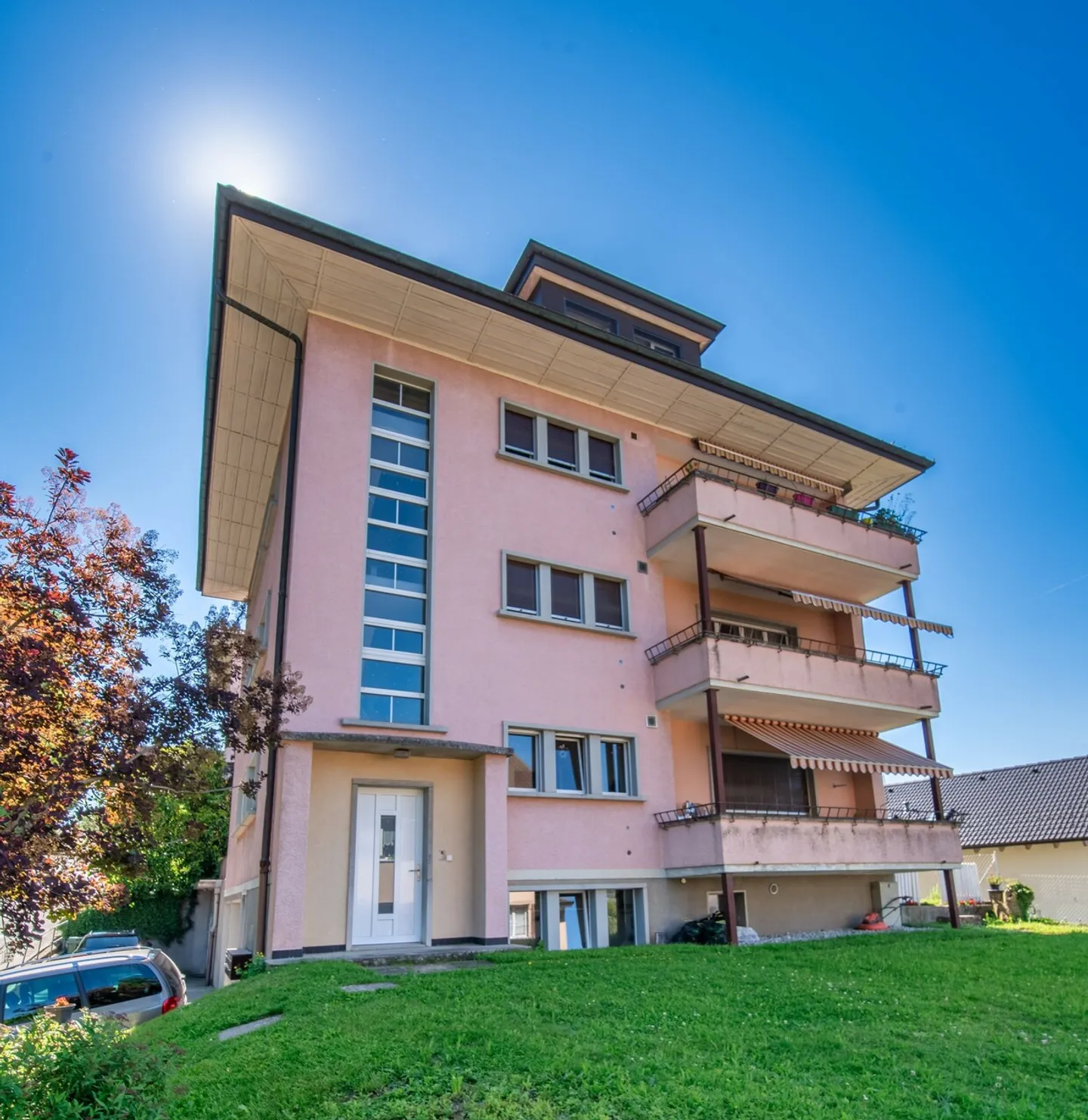 4,5 parfaitement situé, avec vue sur le quartier, avec balcon et vue - Photo 4 sur 4