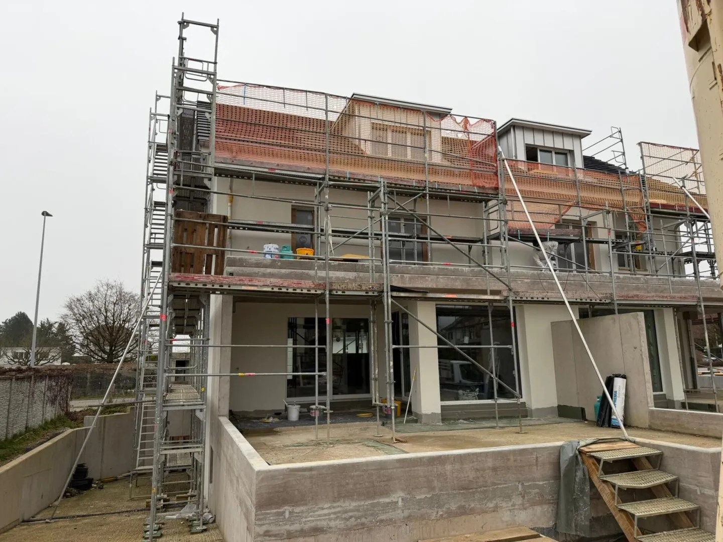 Neubau-Doppeleinfamilienhaus mit gehobener Ausstattung und viel Platz. - Foto 1 von 5