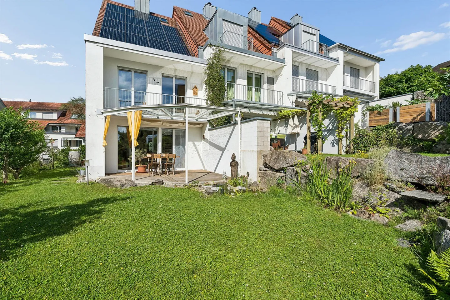 Tolles Eckhaus mit liebevoll angelegtem Garten - Foto 1 di 4