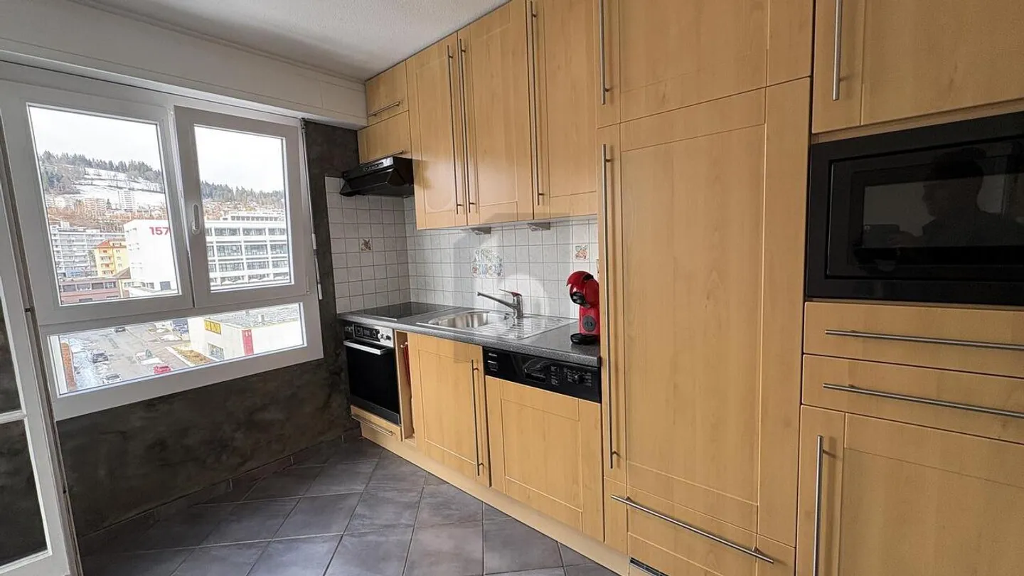 Appartement spacieux rénové - Photo 3 sur 6