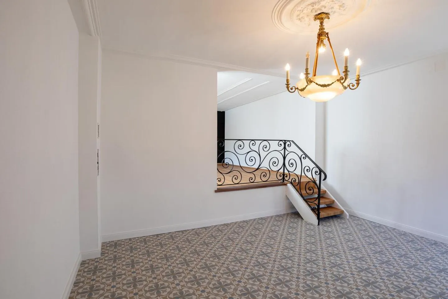 Totalsaniertes Einfamilienhaus mit Charme im Herzen von Ettingen - Foto 3 von 12