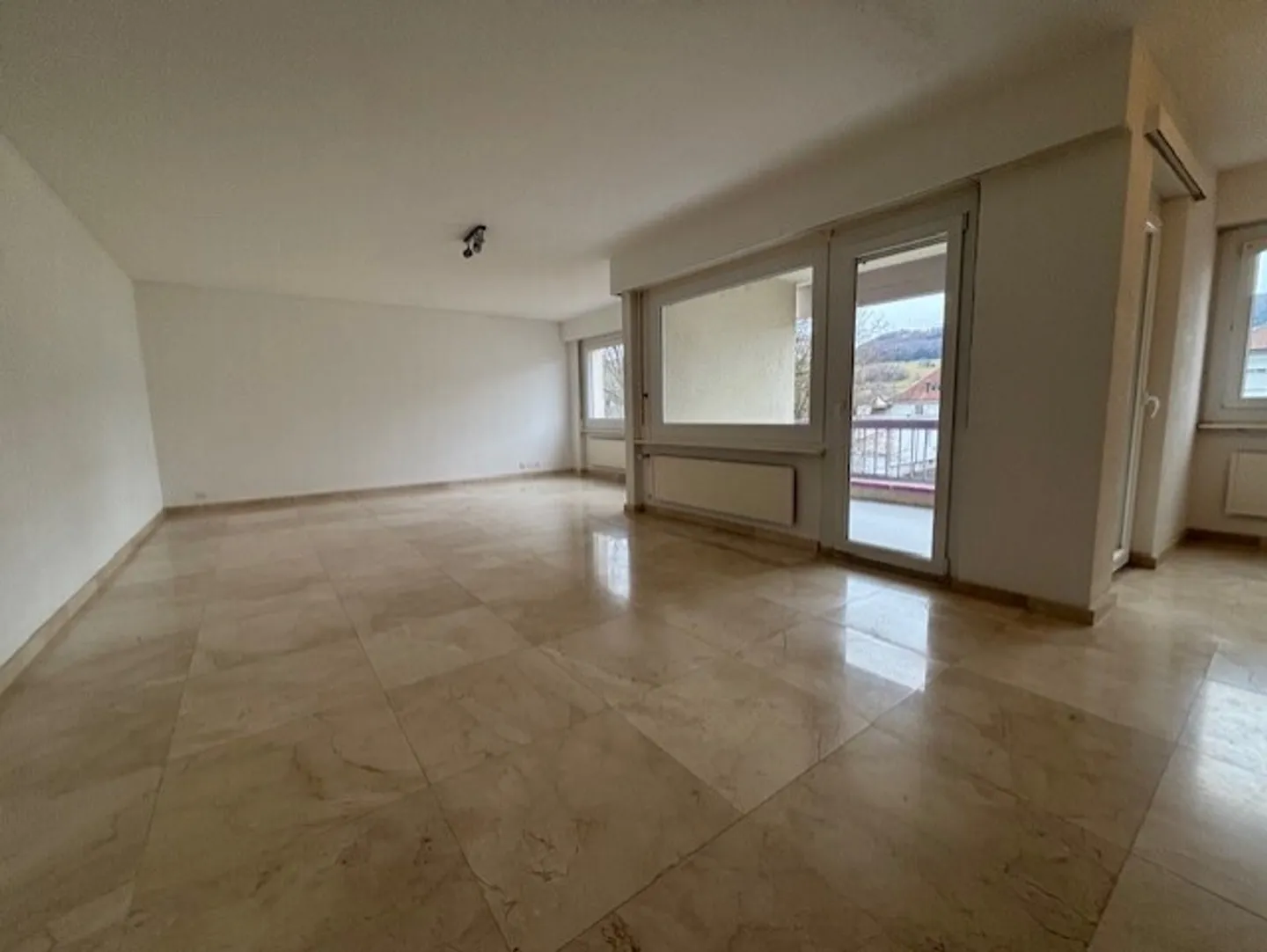 Appartement lumineux 4,5 pièces - Photo 3 sur 11