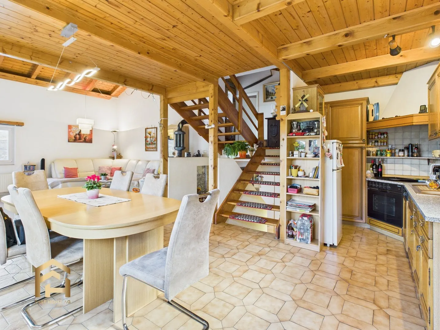 Einfamilienhaus mit viel Platz an ruhiger Lage in Pravidondaz - Photo 2 sur 13