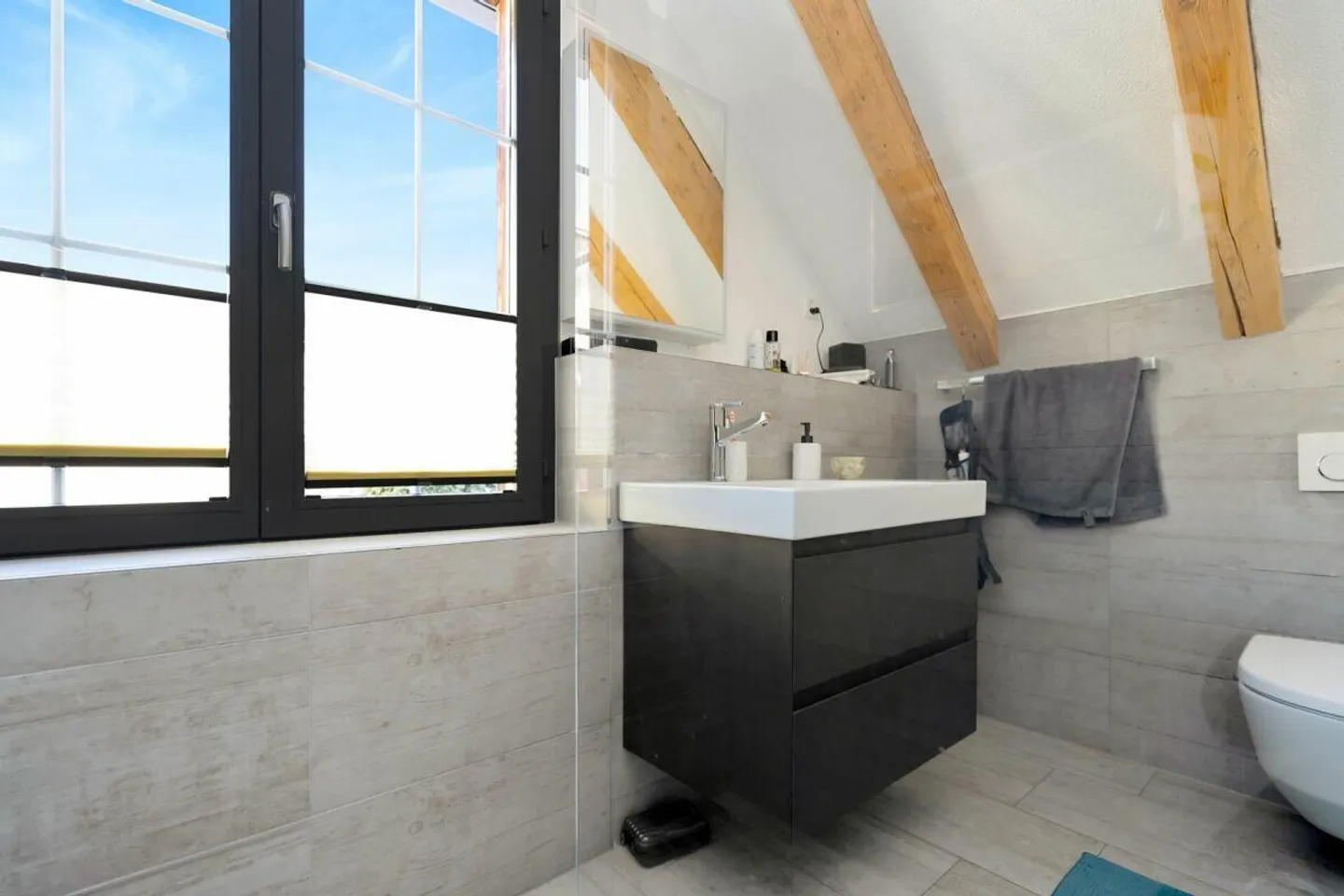 Freistehendes 3.5-Zimmer-Einfamilienhaus mit Sitzplatz im Breitenra... - Foto 8 di 12
