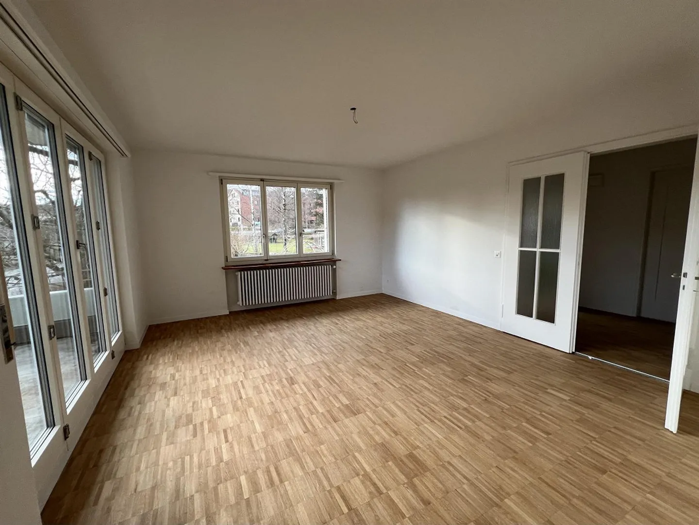 Appartement rénové de 4 pièces avec charme à Köniz - Photo 4 sur 18
