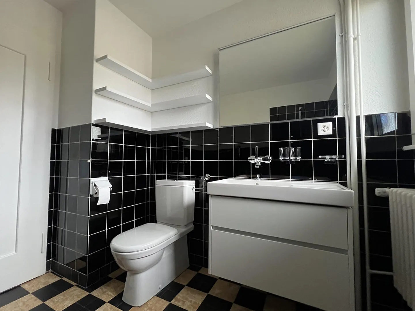 Appartement rénové de 4 pièces avec charme à Köniz - Photo 13 sur 18