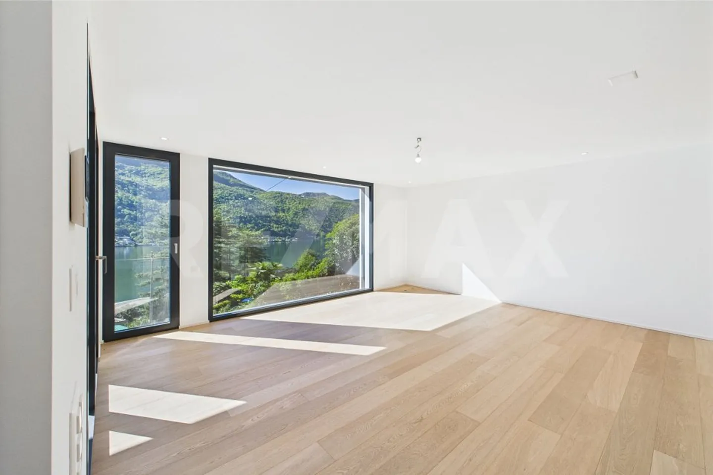 Charming Villa with a Magnificent Lake View - Photo 5 of 13