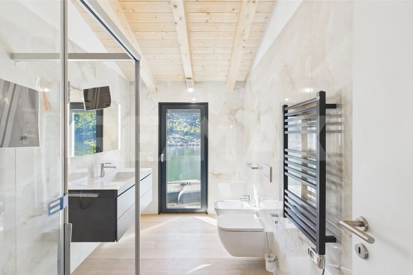 Charming Villa with a Magnificent Lake View - Photo 6 of 13