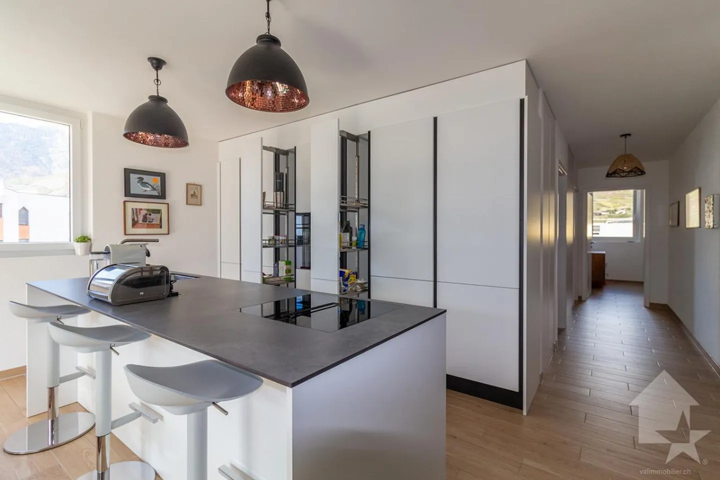 3.5-room apartment with 17 m2 balcony and unobstructed view - Photo 8 of 19