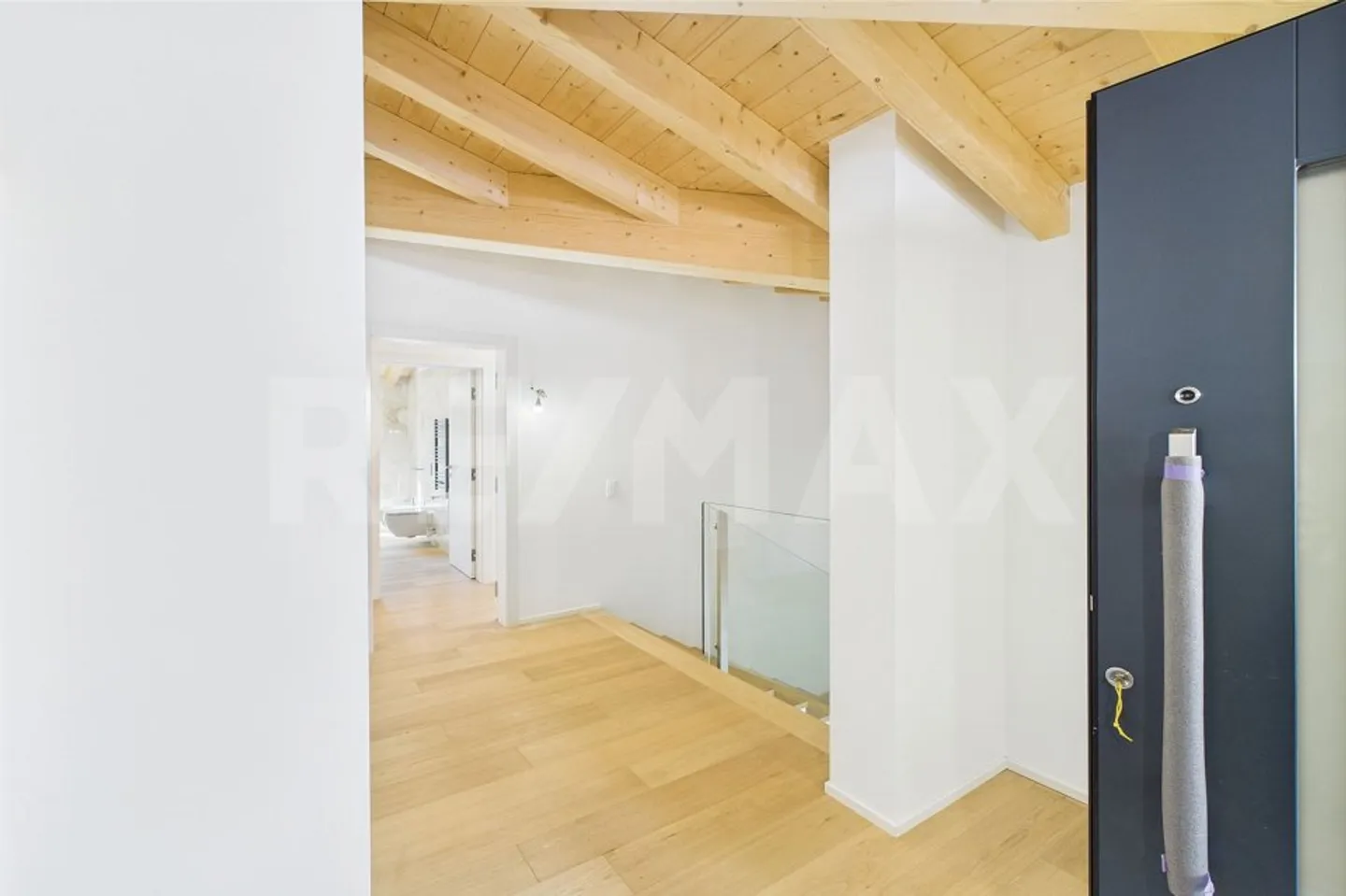 Charming Villa with a Magnificent Lake View - Photo 8 of 13