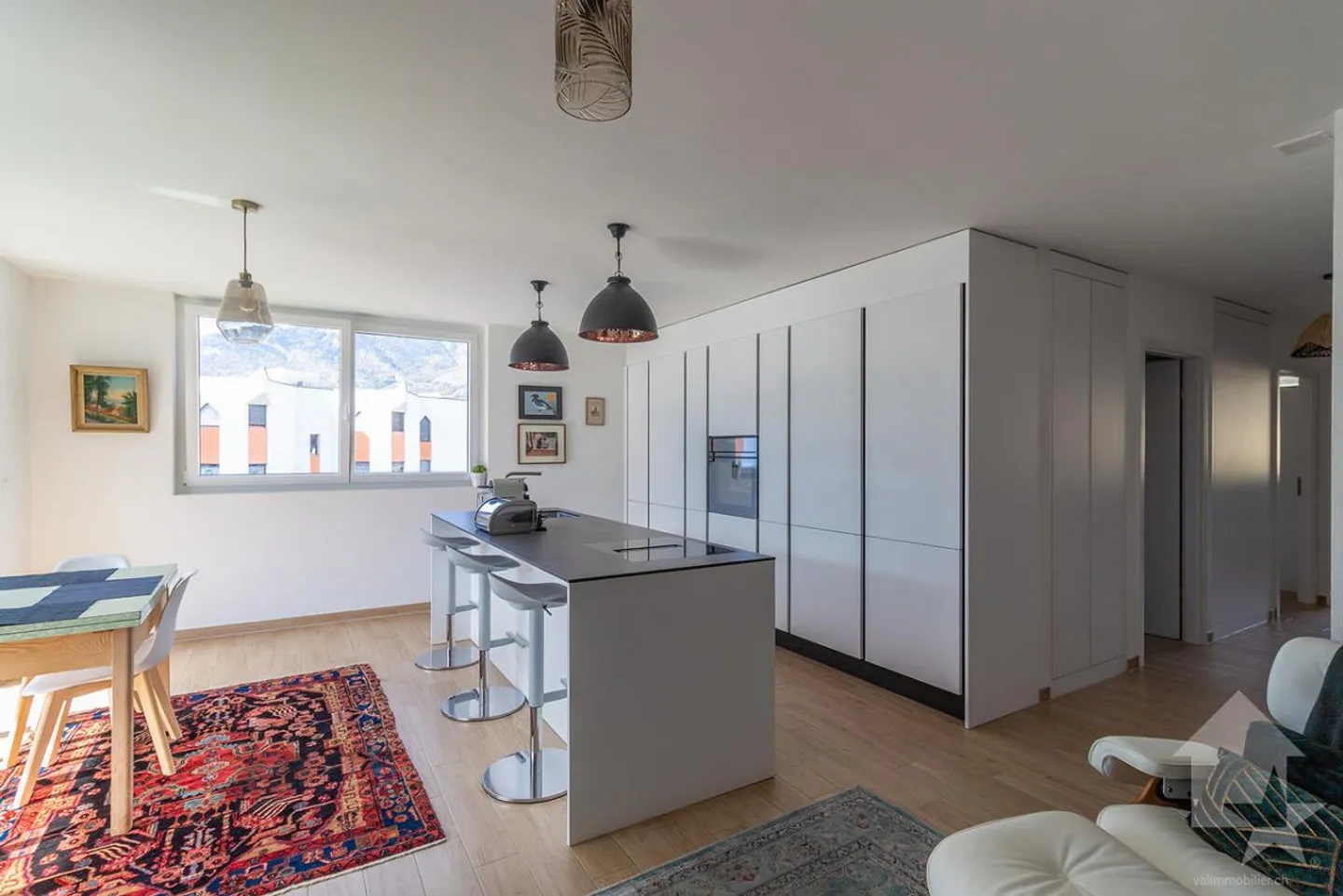 3.5-room apartment with 17 m2 balcony and unobstructed view - Photo 9 of 19