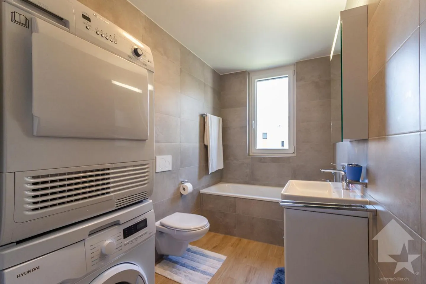 3.5-room apartment with 17 m2 balcony and unobstructed view - Photo 10 of 19