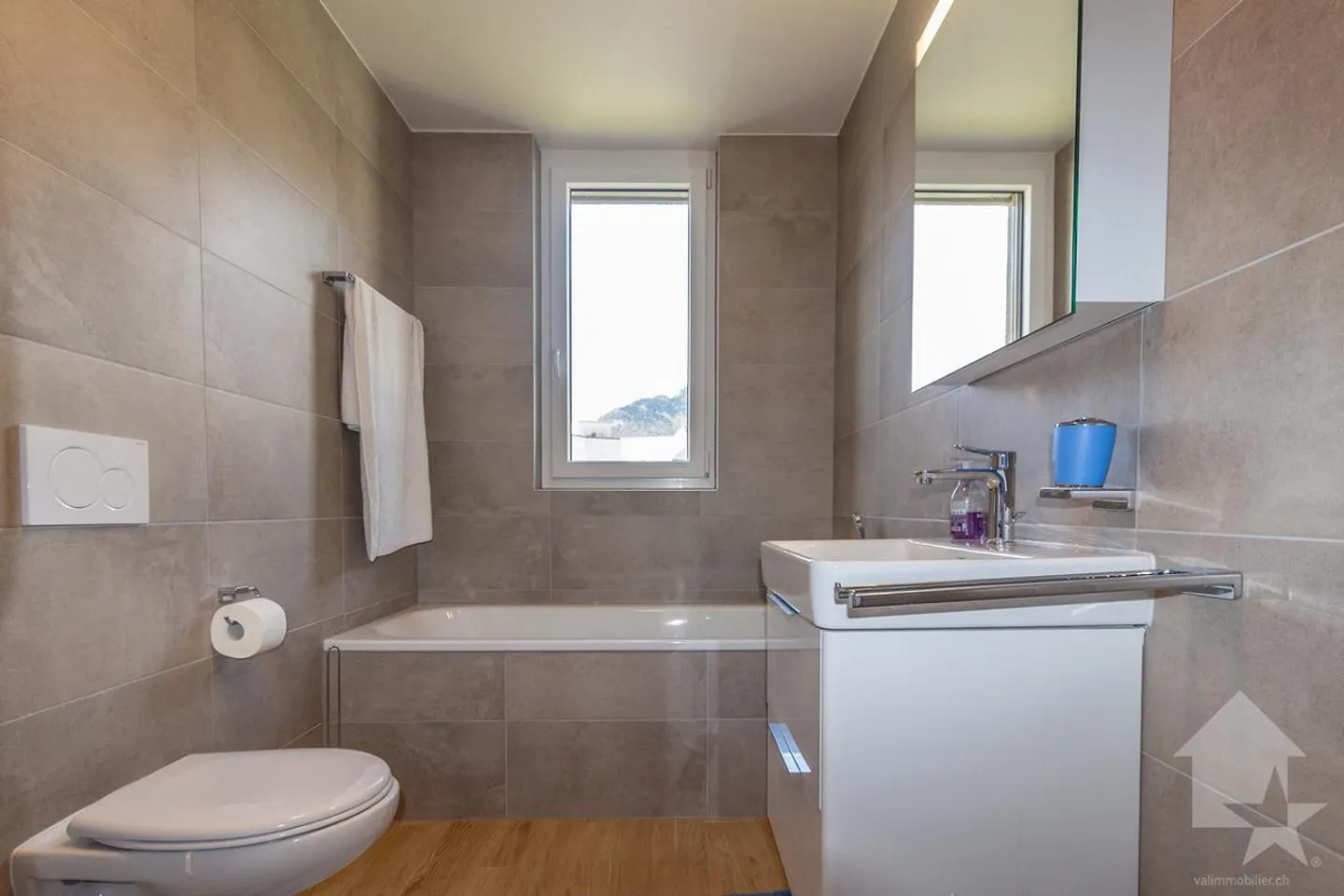 3.5-room apartment with 17 m2 balcony and unobstructed view - Photo 11 of 19