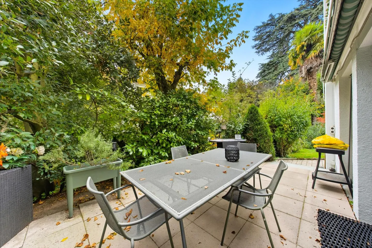 Semi-Detached Villa with 5.5 Rooms in the Center of Nyon - Photo 6 of 9