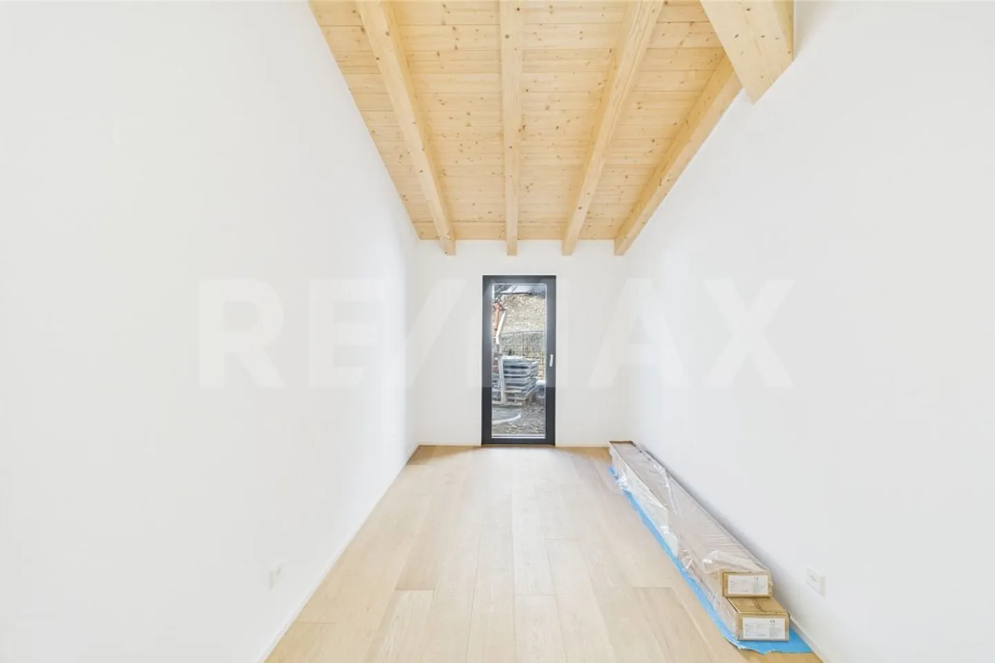 Charming Villa with a Magnificent Lake View - Photo 13 of 13