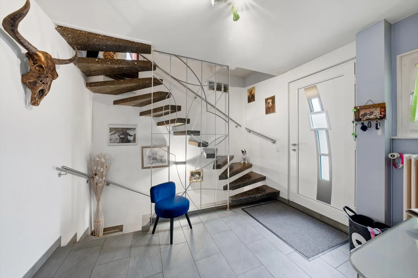 Semi-Detached Villa with 5.5 Rooms in the Center of Nyon - Photo 3 of 9