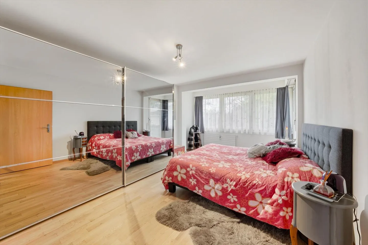 Semi-Detached Villa with 5.5 Rooms in the Center of Nyon - Photo 7 of 9