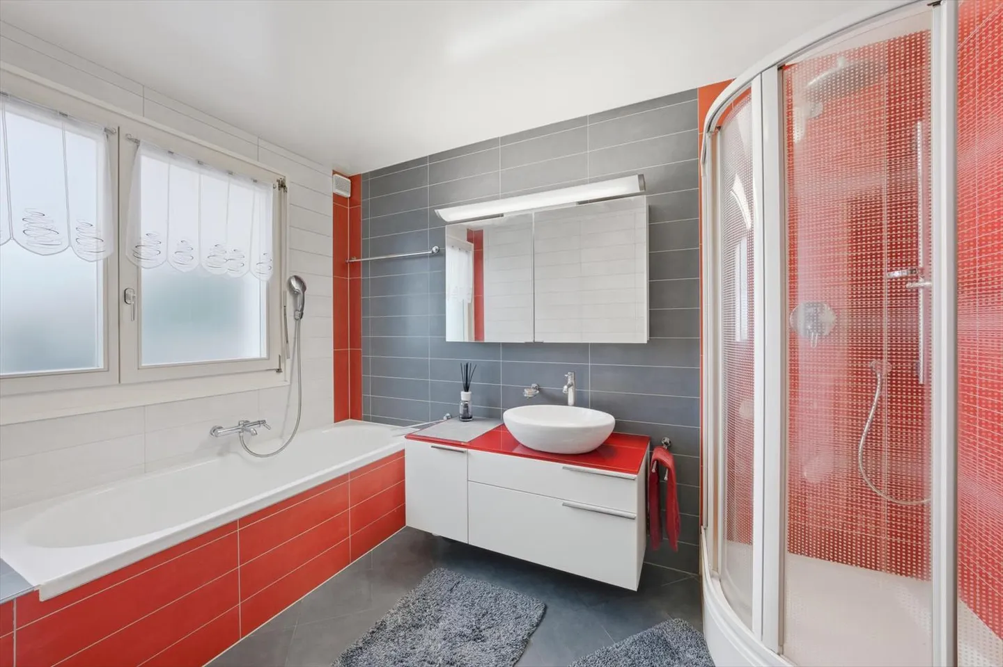 Semi-Detached Villa with 5.5 Rooms in the Center of Nyon - Photo 8 of 9