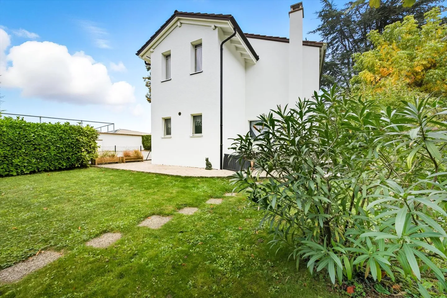 Semi-Detached Villa with 5.5 Rooms in the Center of Nyon - Photo 9 of 9