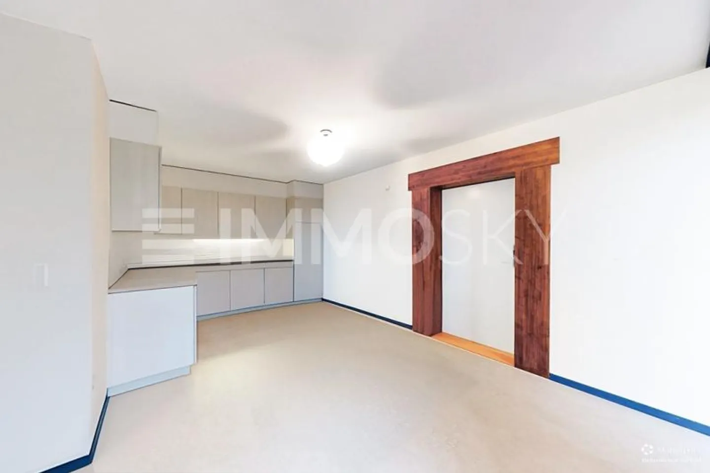 Spacious 2.5-room apartment 15 min from Locle - Photo 5 of 8