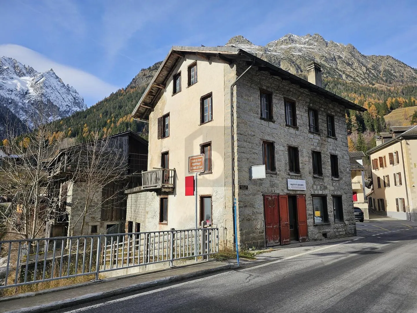 Bâtiment avec un grand potentiel de rénovation - Photo 2 sur 6