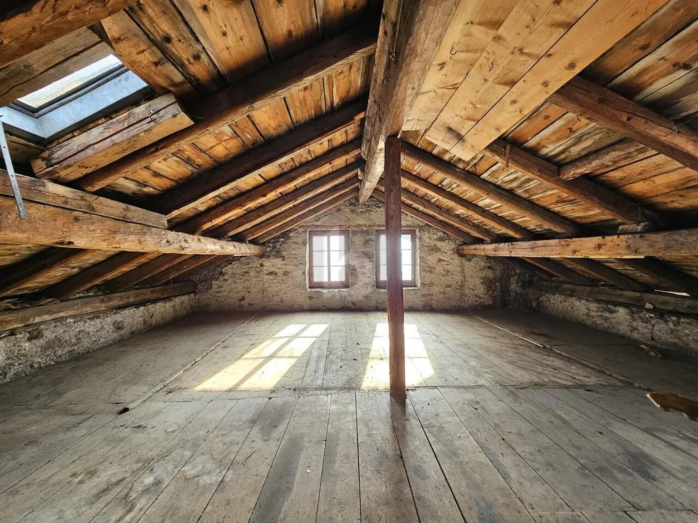 Bâtiment avec un grand potentiel de rénovation - Photo 3 sur 6