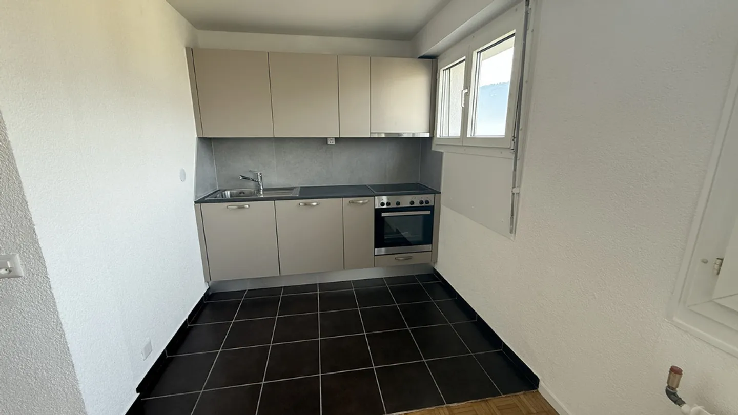 Renovated 2-room apartment for rent - Photo 2 of 5