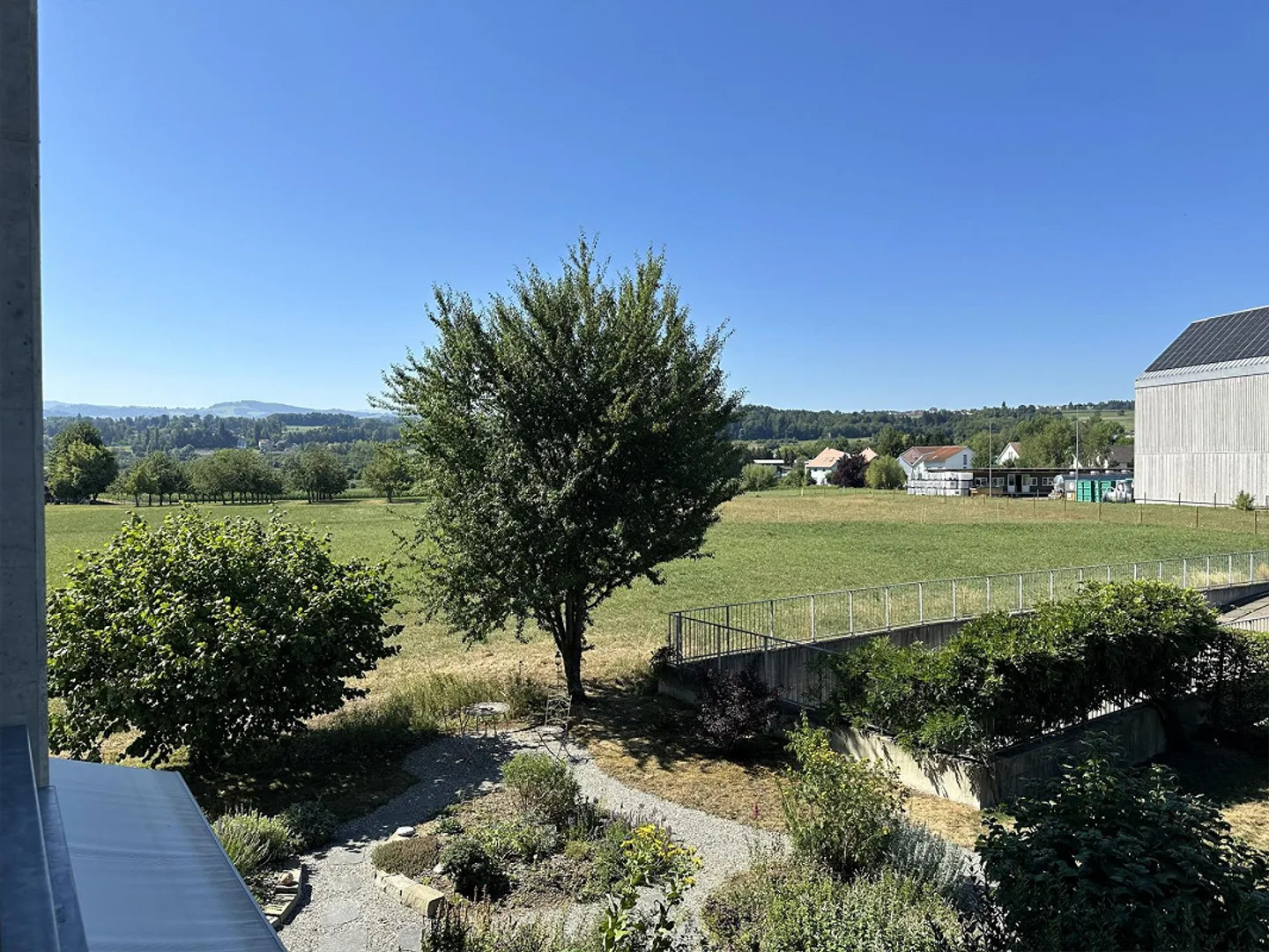 Condominio moderno e luminoso di 3,5 stanze con vista sulla natura - Foto 6 di 21