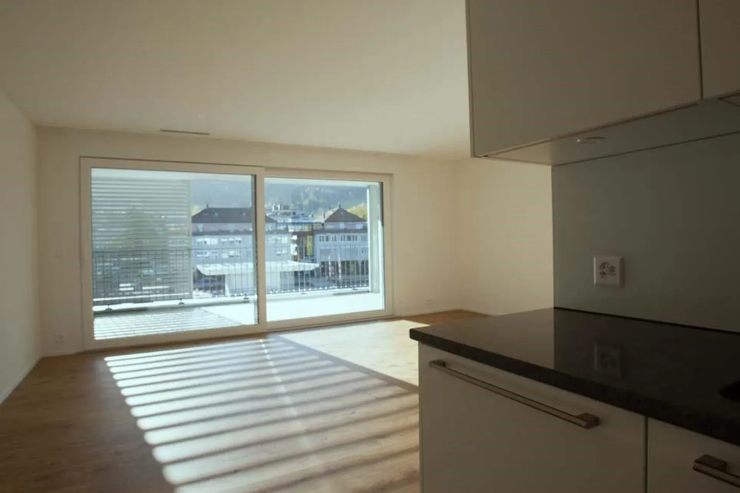 Appartamento soleggiato di 3,5 stanze con grande balcone - Foto 2 di 7