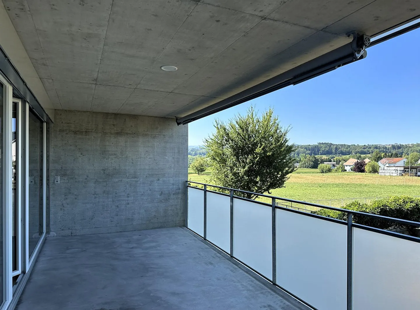 Condominio moderno e luminoso di 3,5 stanze con vista sulla natura - Foto 4 di 21
