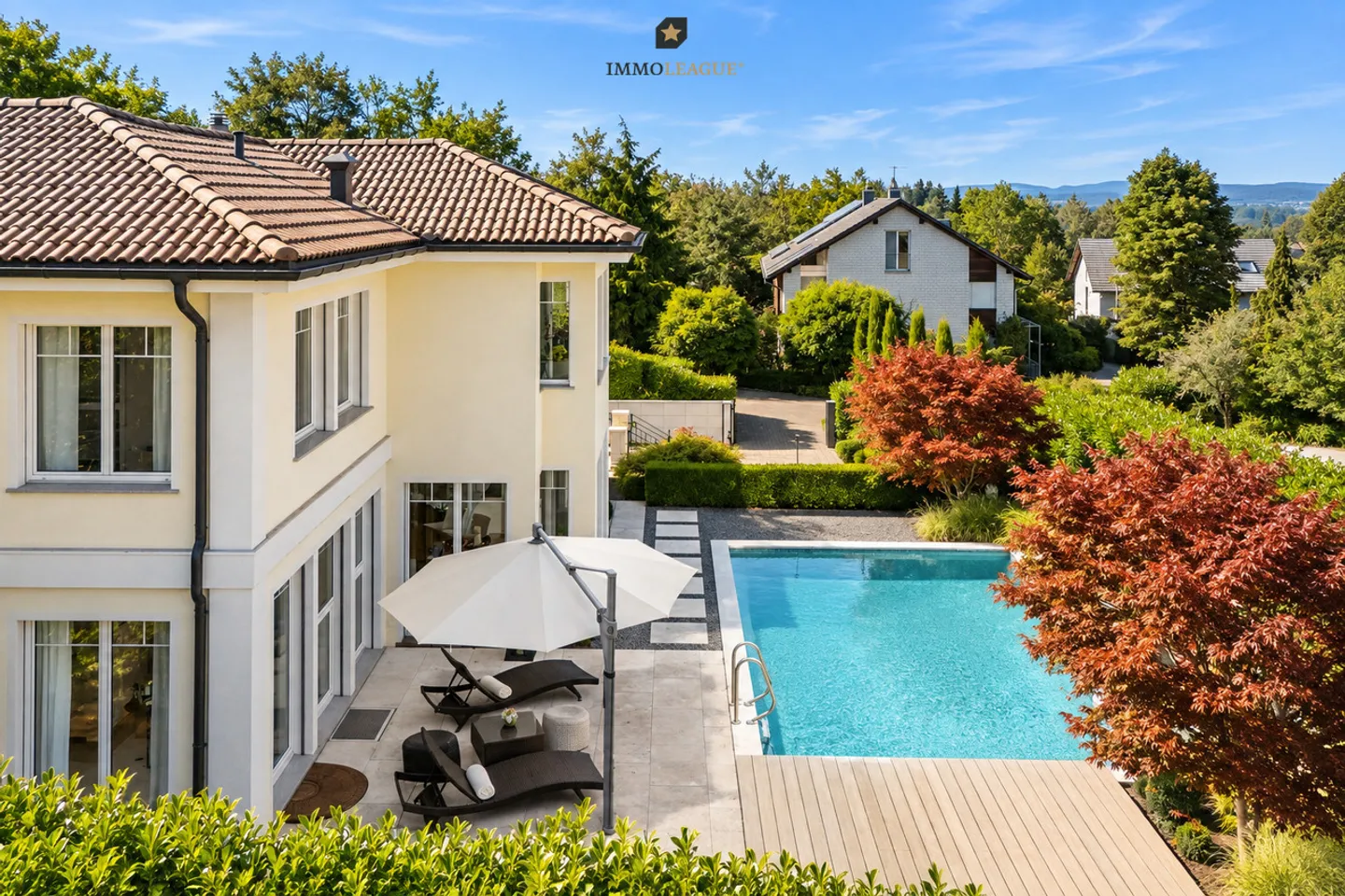 Grandiose luxury villa with pool and lake view - Photo 2 of 16