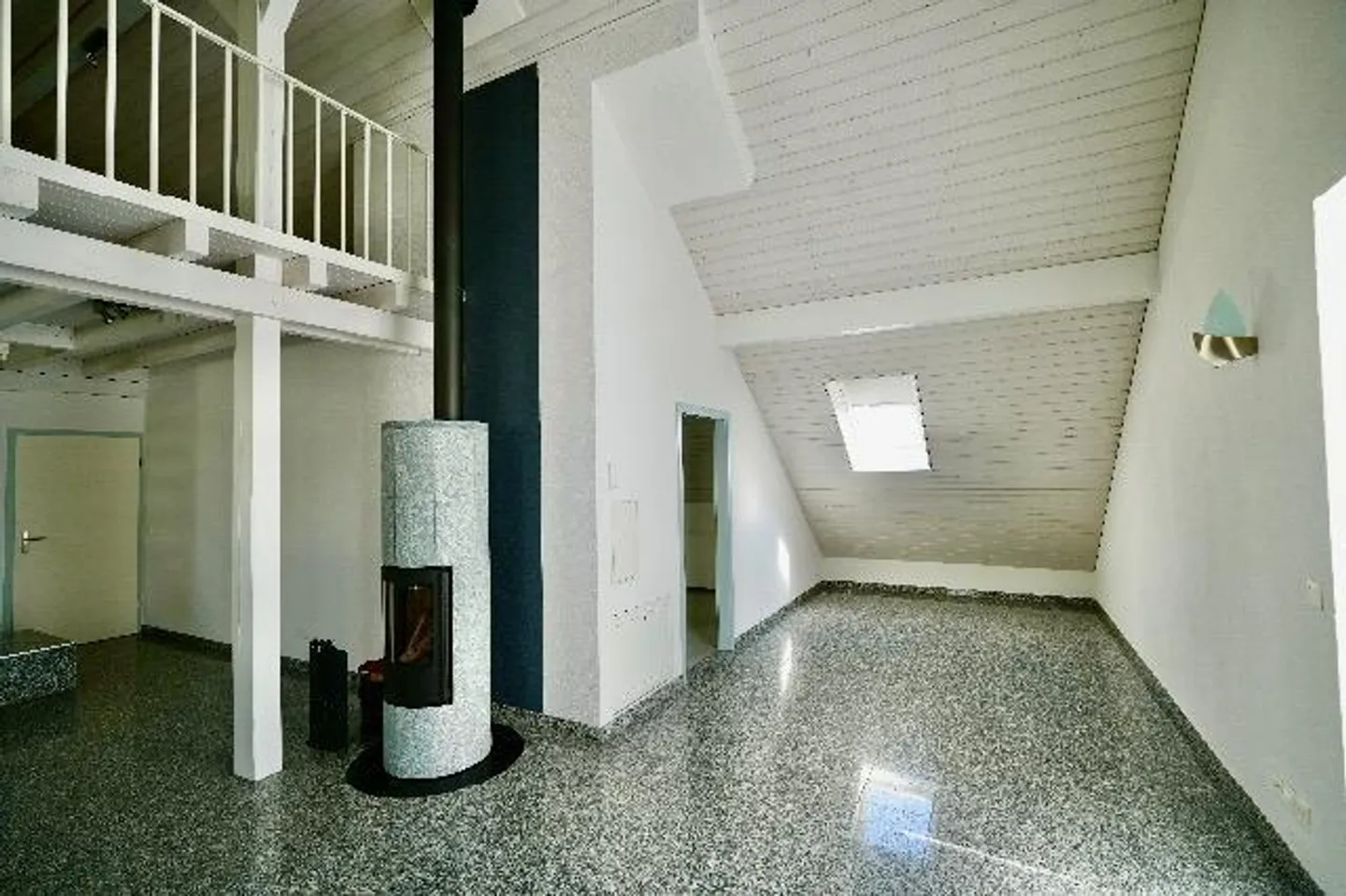 3.5 to 4-room penthouse apartment in the heart of Amriswil - Photo 4 of 11