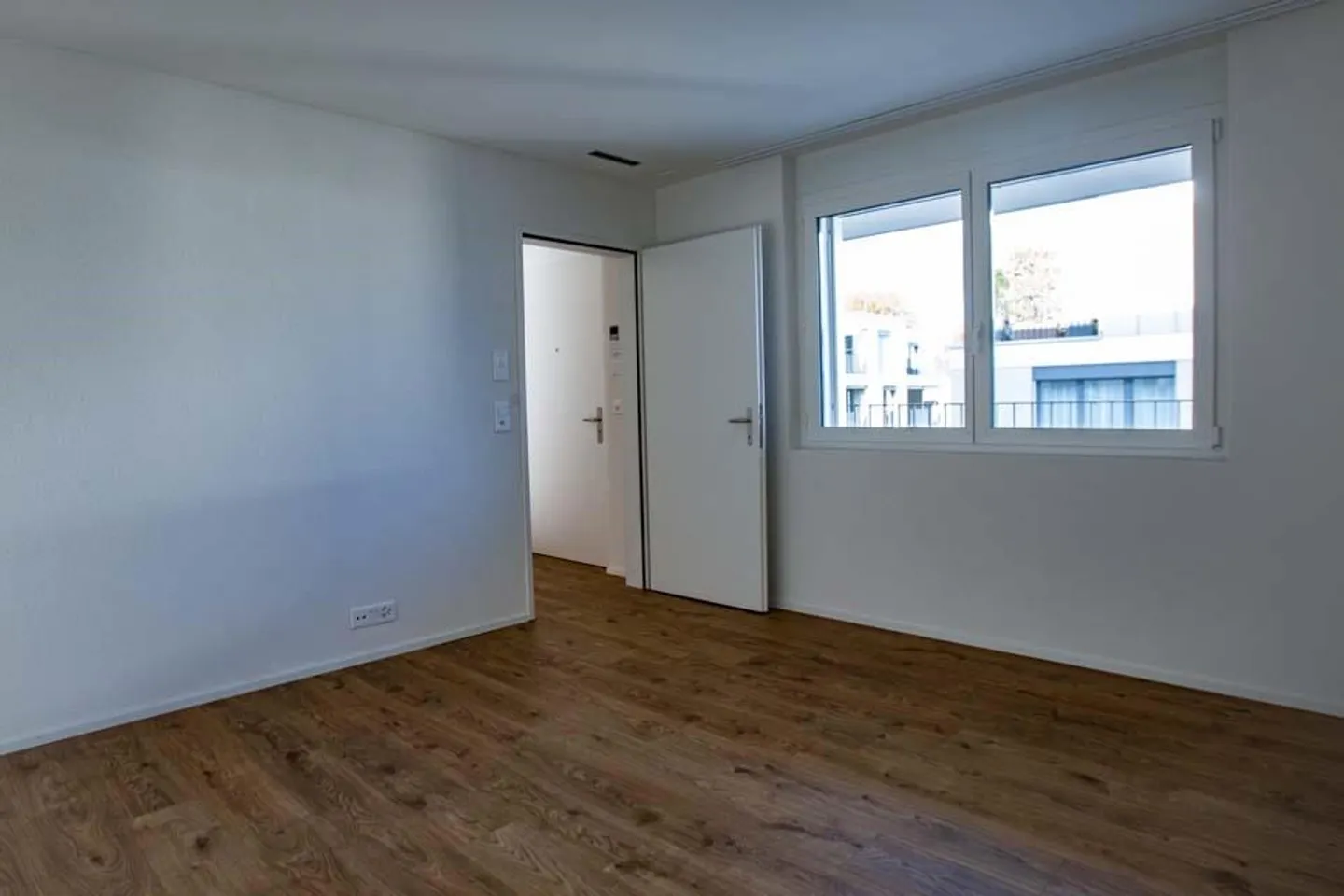 Appartamento soleggiato di 3,5 stanze con grande balcone - Foto 5 di 7