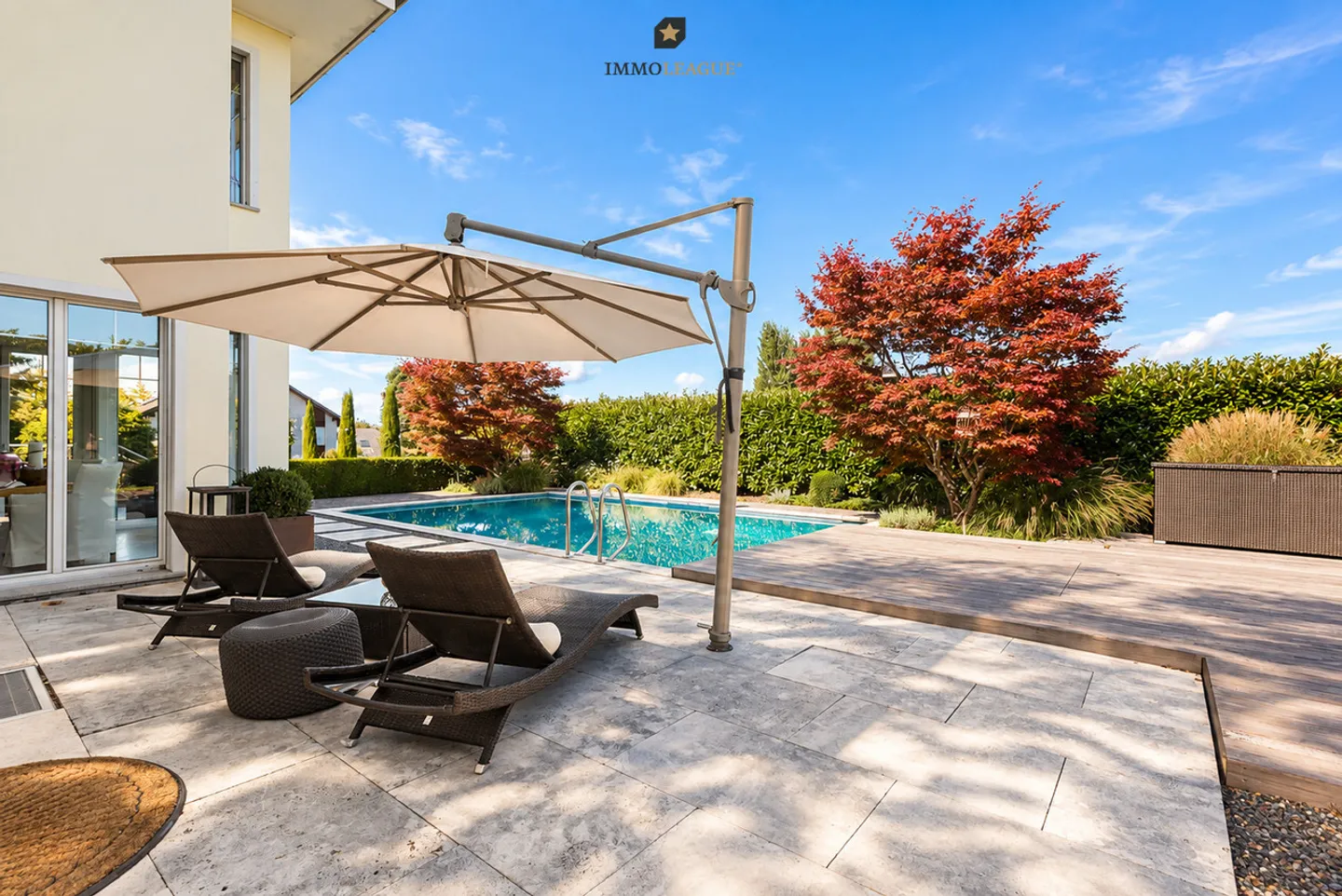 Grandiose luxury villa with pool and lake view - Photo 4 of 16